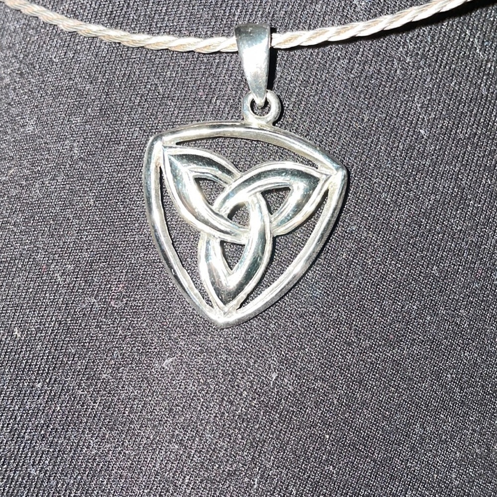 Women’s vintage necklace pendant Sterling silver 925 Celtic trinity knot Jewelry